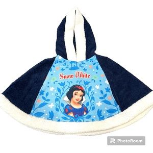 Hard to Find! 2007 Disney Princess Winter Snow White Hooded Poncho/Shawl, Shrug